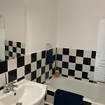 Apartamento パリ16区 改装したばかりのアパルトマン クーラー付 Paris