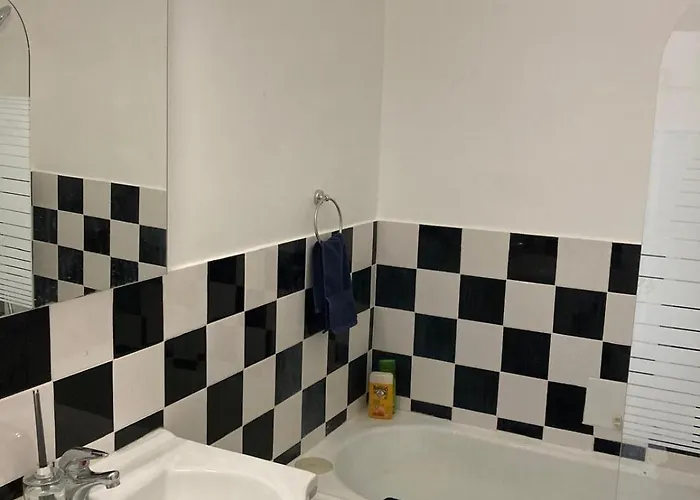 Apartament パリ16区 改装したばかりのアパルトマン クーラー付 Paryż