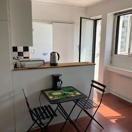 パリ16区 改装したばかりのアパルトマン クーラー付