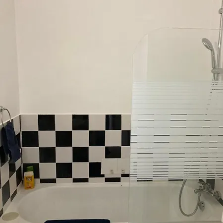 パリ16区 改装したばかりのアパルトマン クーラー付 Appartement