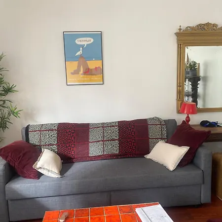 Апартаменты パリ16区 改装したばかりのアパルトマン クーラー付 Париж