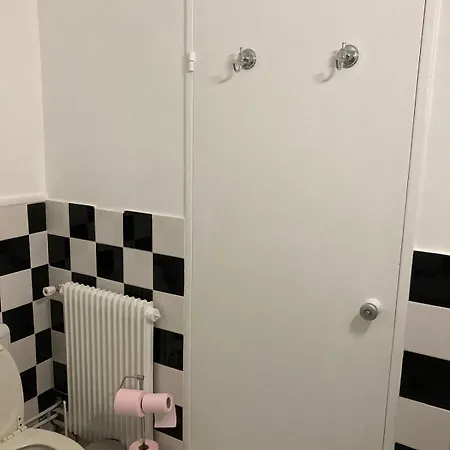 パリ16区 改装したばかりのアパルトマン クーラー付 Париж